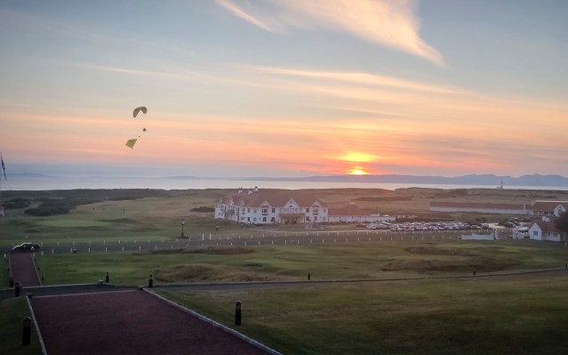 Greenpeace Flies Banner Over Trump