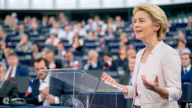 640px-Ursula_von_der_Leyen_presents_her_vision_to_MEPs