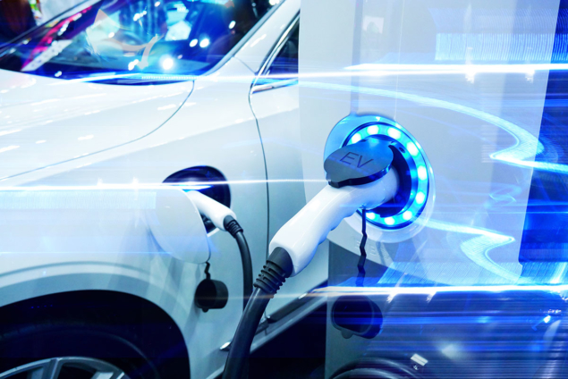 electric-car-954558336-iStock_PlargueDoctor-635x424