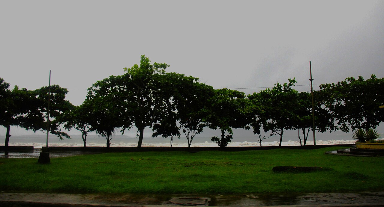 Kalmaegi brings deadly storm surge to the Philippines.